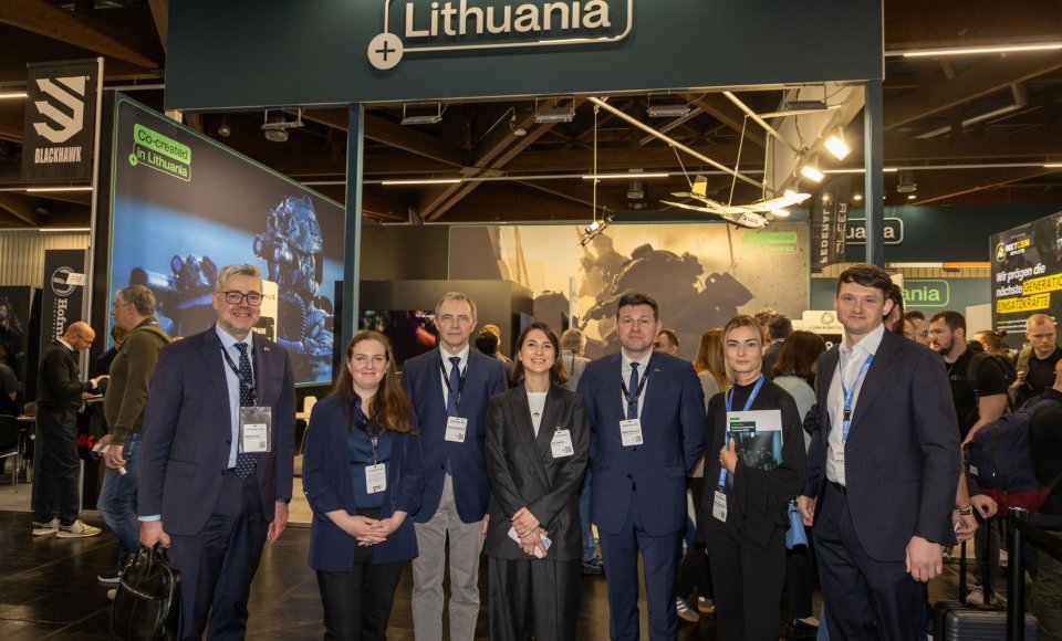 Lietuvos įmonės ir institucijos pristatė šalies gynybos inovacijas tarptautinėje parodoje...